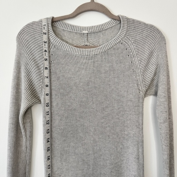 Lululemon Cabin Yogi Long Sleeve Heathered Medium Gray Sweater Shirt Top Sz 2 - Picture 3 of 14